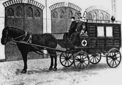 Das Rote Kreuz setzte noch bis in die Zeit des Ersten Weltkriegs Pferdekutschen als Krankenwagen ein.