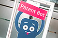 Christoph Mandl, Projektleiter im Patentamt, mit dem Chatbot "Albert Patent Bot"