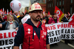Hunderttausende DemonstrantInnen protestierten gegen die umstrittene Arbeitsmarktreform von Prsident Emmanuel Macron.